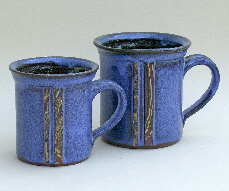 Tassen blau mit Dekor
